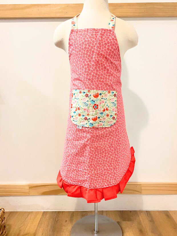 Tablier de cuisine pour enfant, rouge avec petit fleur, poche à l'avant au design fleurie