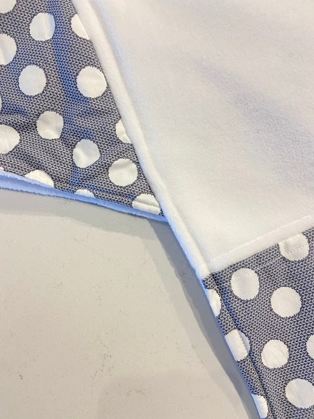 Capuche et foulard en polard combiner