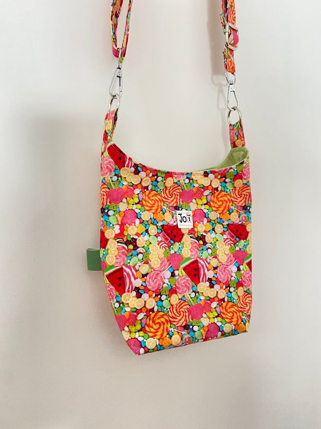 Sac à bandolière imprimeé de bonbon