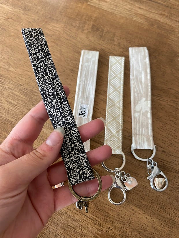 Bracelet porte-clé en tissus, style contemporain beige et noir