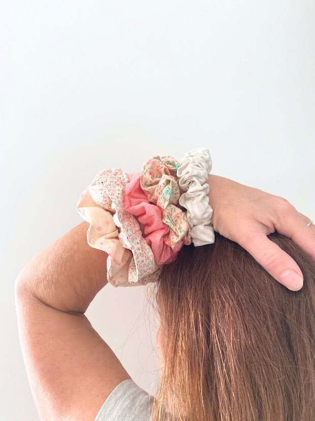 Scrunchies aux designs roses