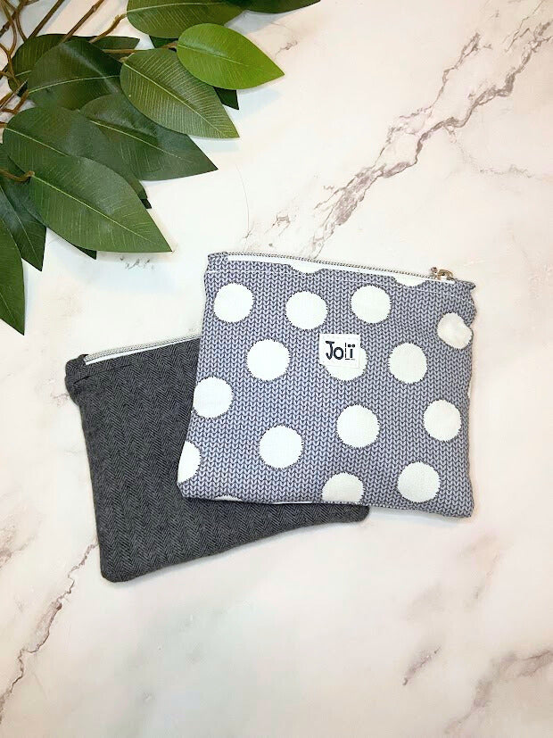 Petite pochette au tons de gris
