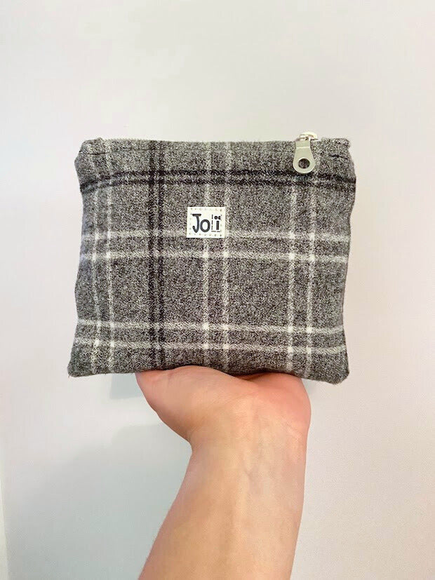 Petite pochette au tons de gris