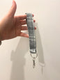 Wristlet tons de gris