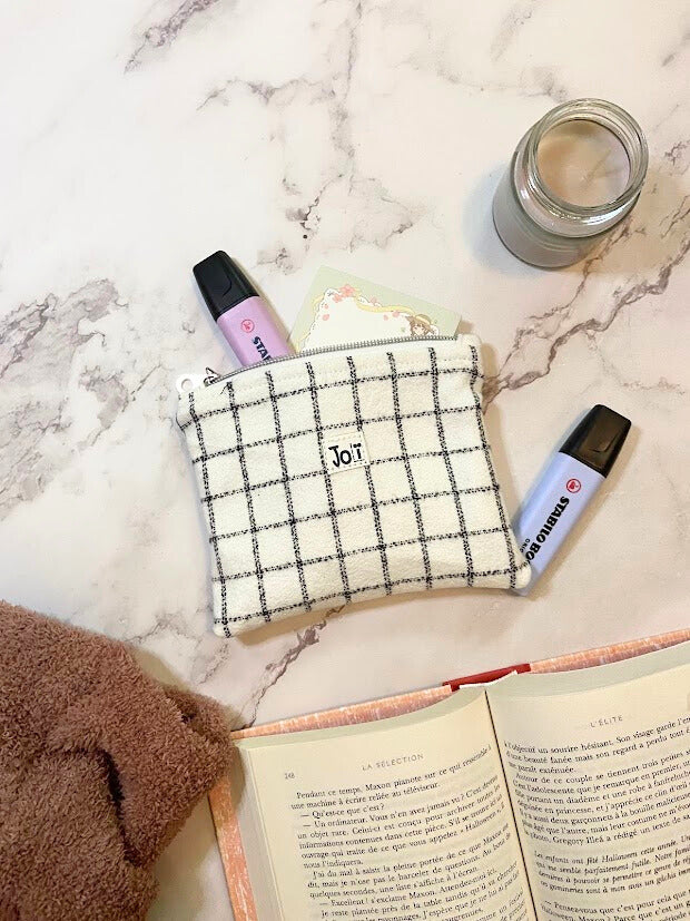 Petite pochette au tons de gris