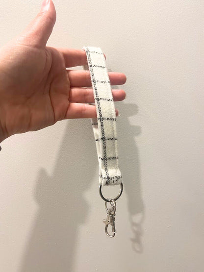 Wristlet tons de gris