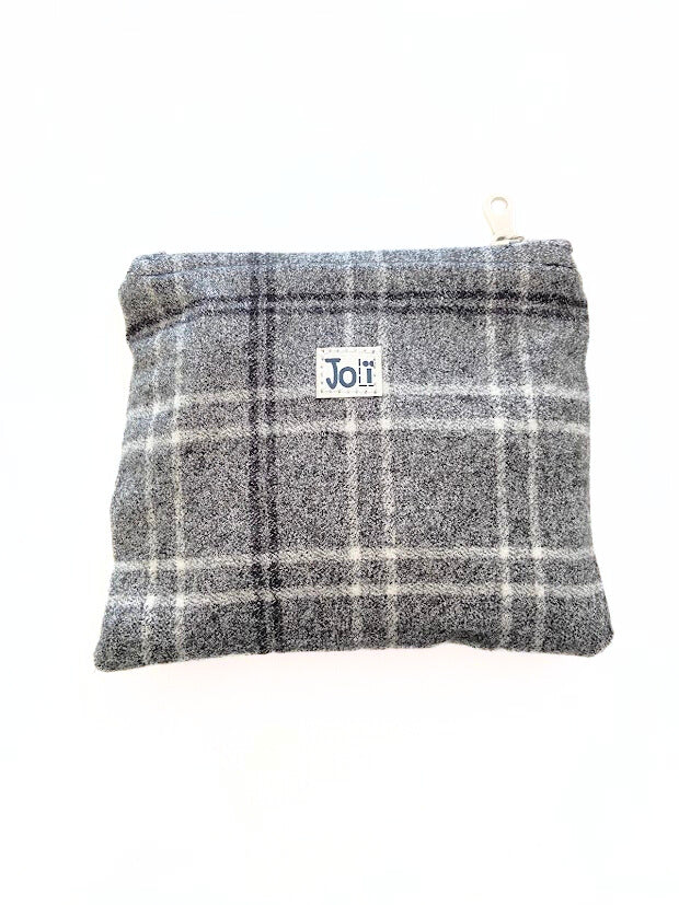 Petite pochette au tons de gris