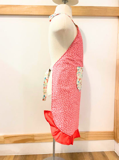 Tablier de cuisine pour enfant, rouge avec petit fleur, poche à l'avant au design fleurie