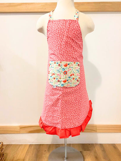 Tablier de cuisine pour enfant, rouge avec petit fleur, poche à l'avant au design fleurie