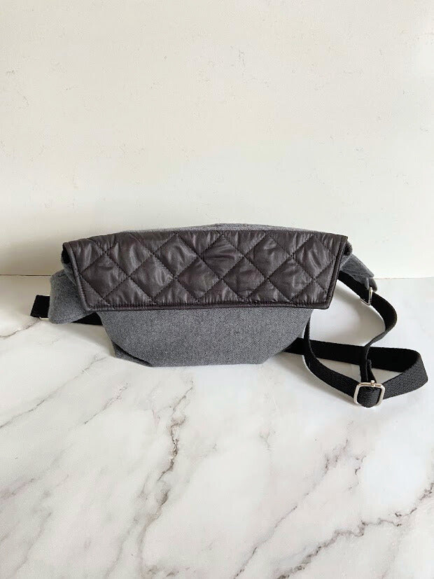 Sac banane rectangle carotter blanc et noir et gris