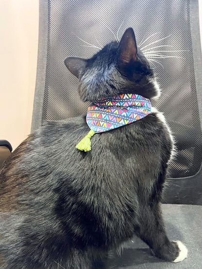 Bandana pour animaux coloré géométrique avec pompon