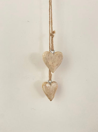 Décoration mural pendant cœur beige et pièce de bois en cœur