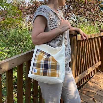 Sac en bandoulière beige, poche carotter jaune