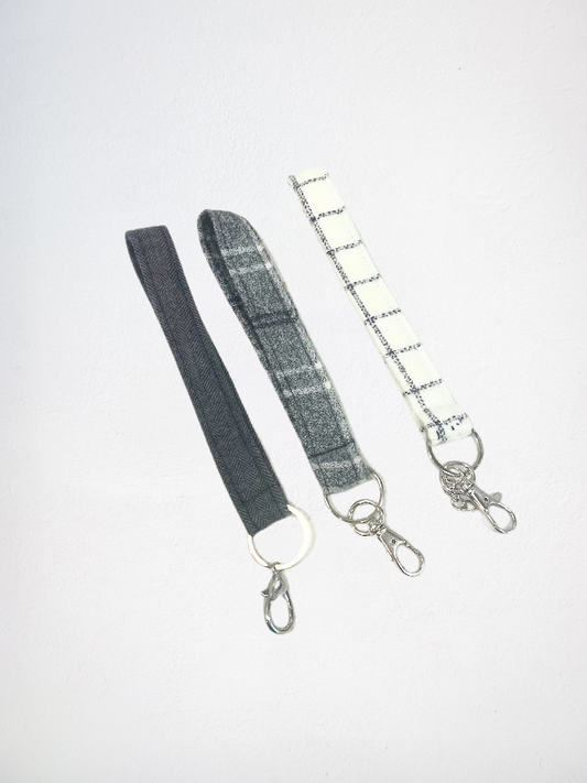 Wristlet tons de gris