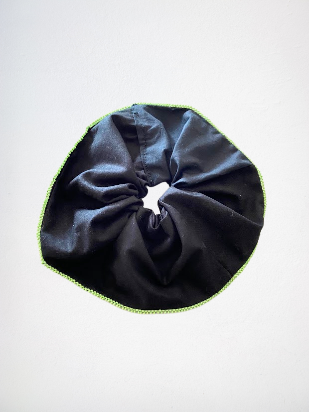 Scrunchie géant noir perler vert pour halloween