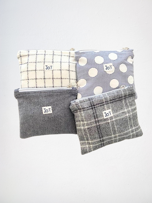 Petite pochette au tons de gris