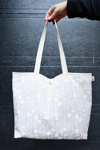 Sac cabas beige au design fleurie blanc, extra large