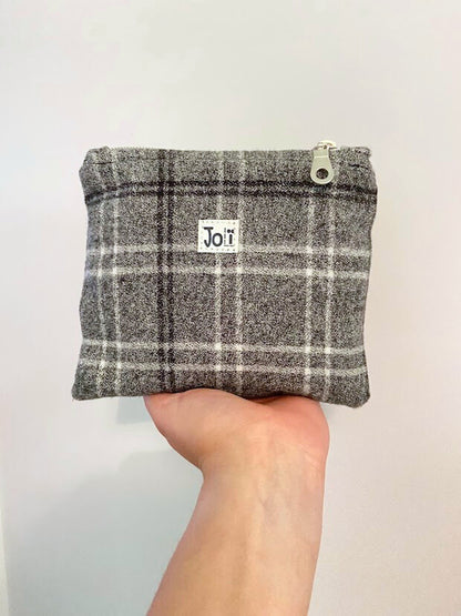 Petite pochette au tons de gris