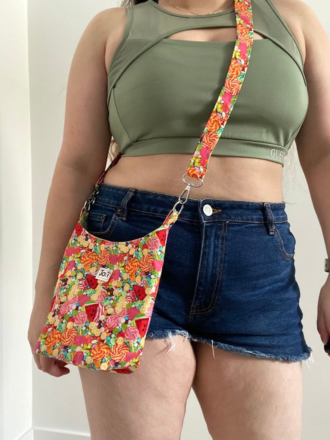 Sac à bandolière imprimeé de bonbon